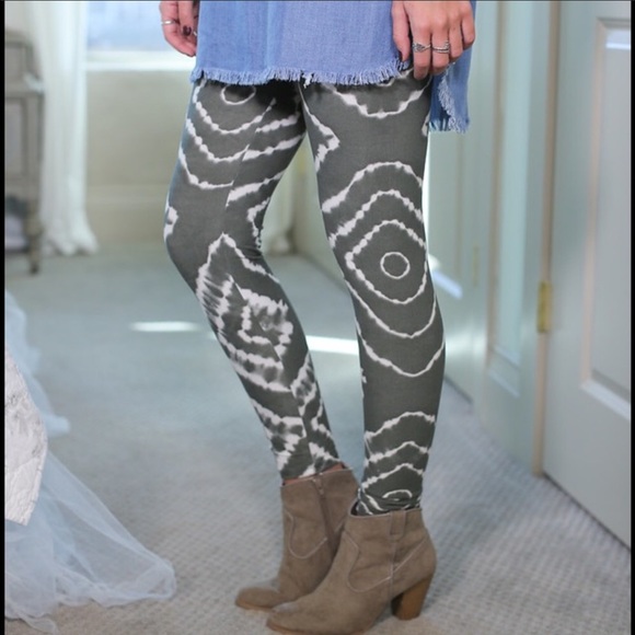 Buttery Soft Boho Tie-Dye Leggings! - Picture 2 of 3