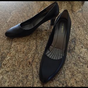 Easy Spirit women's size 8.5 black heels