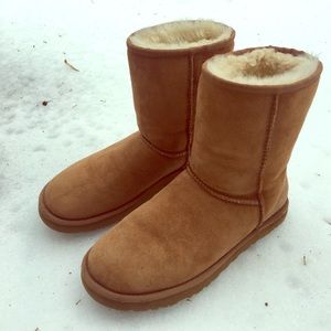 Classic Short Ugg Boots (cleaning kit included)