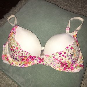 VIctorias Secret padded push-up bra