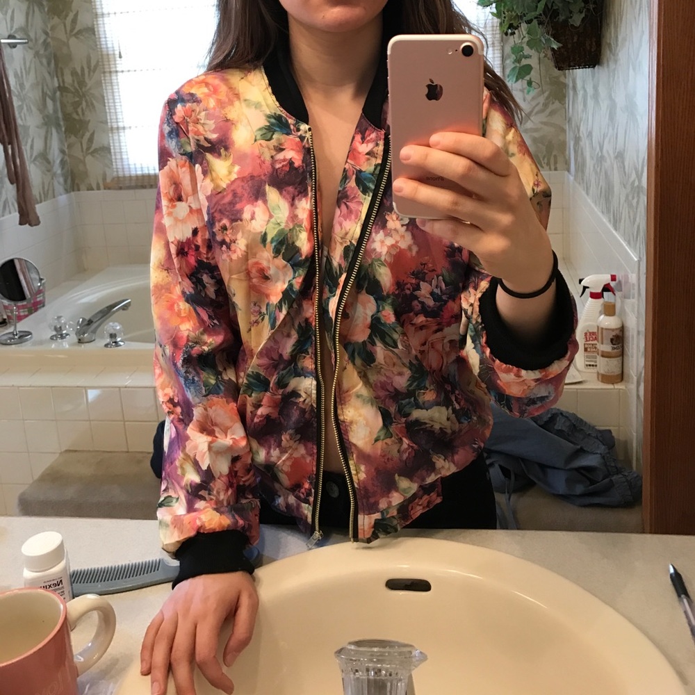Floral jacket with black collar