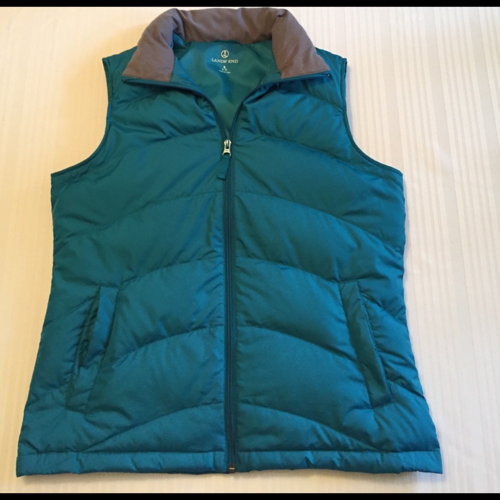 Lands End down vest, like new, fleece collar