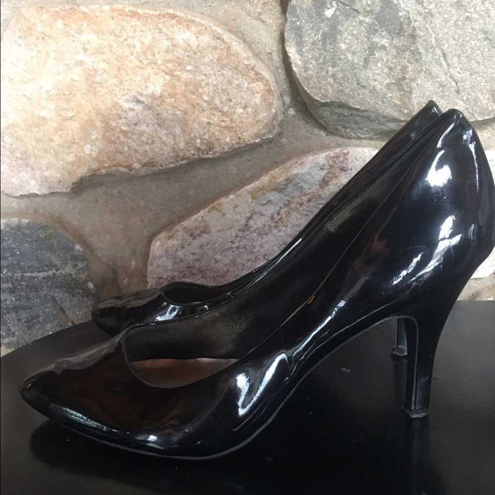 Black Patent Leather Kitten Heel