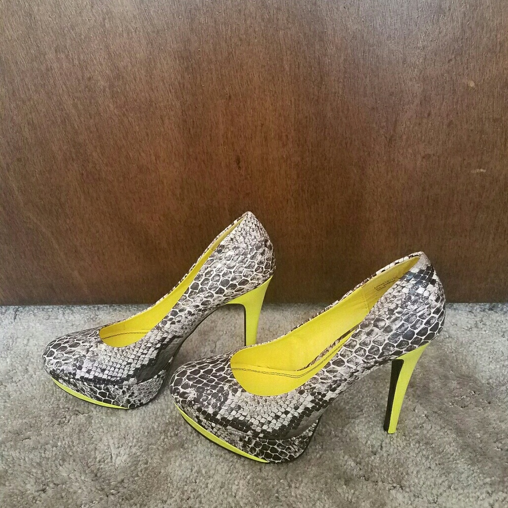NWOB Anne Michelle Platform Pumps 8.5