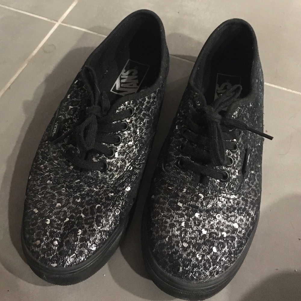 SIZE 7 VANS ‼️🆘MUST GO‼️🆘