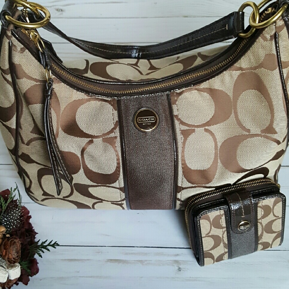 Coach Signature Hobo with Matching Wallet EUC