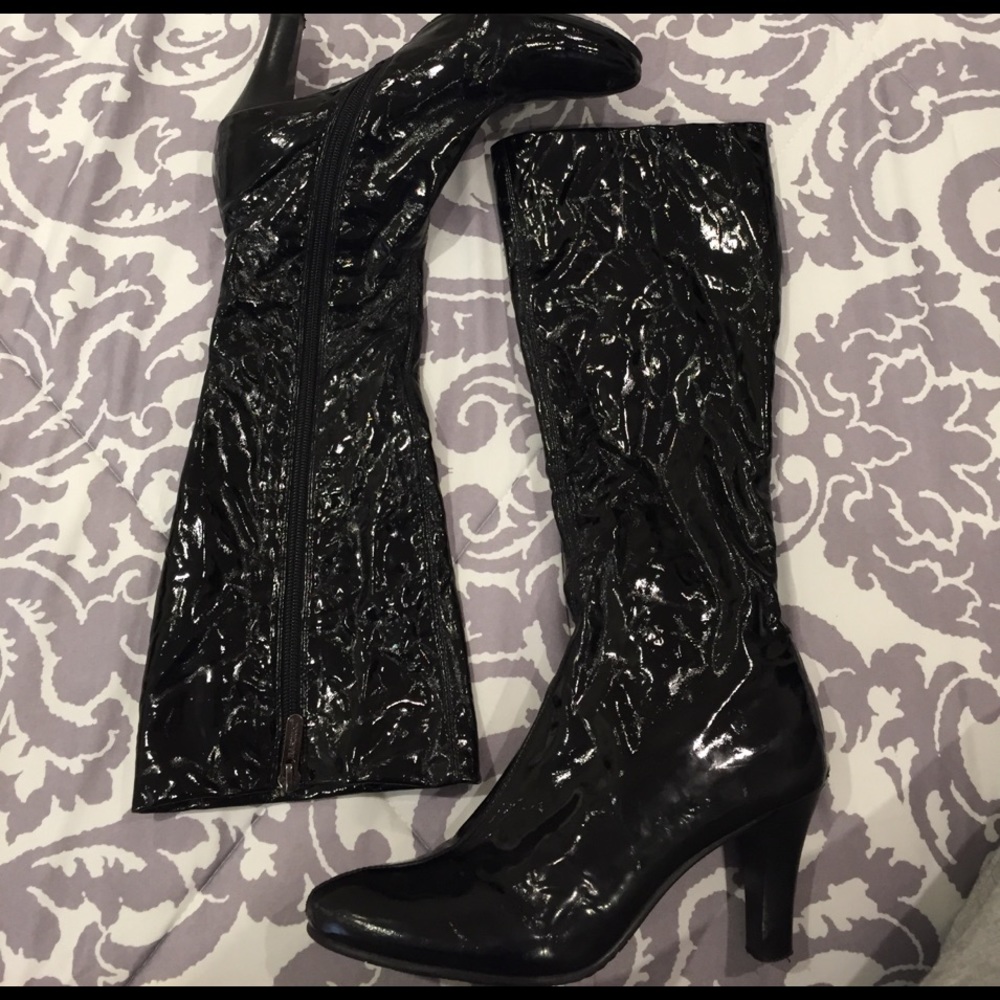 Patent leather mid length boots