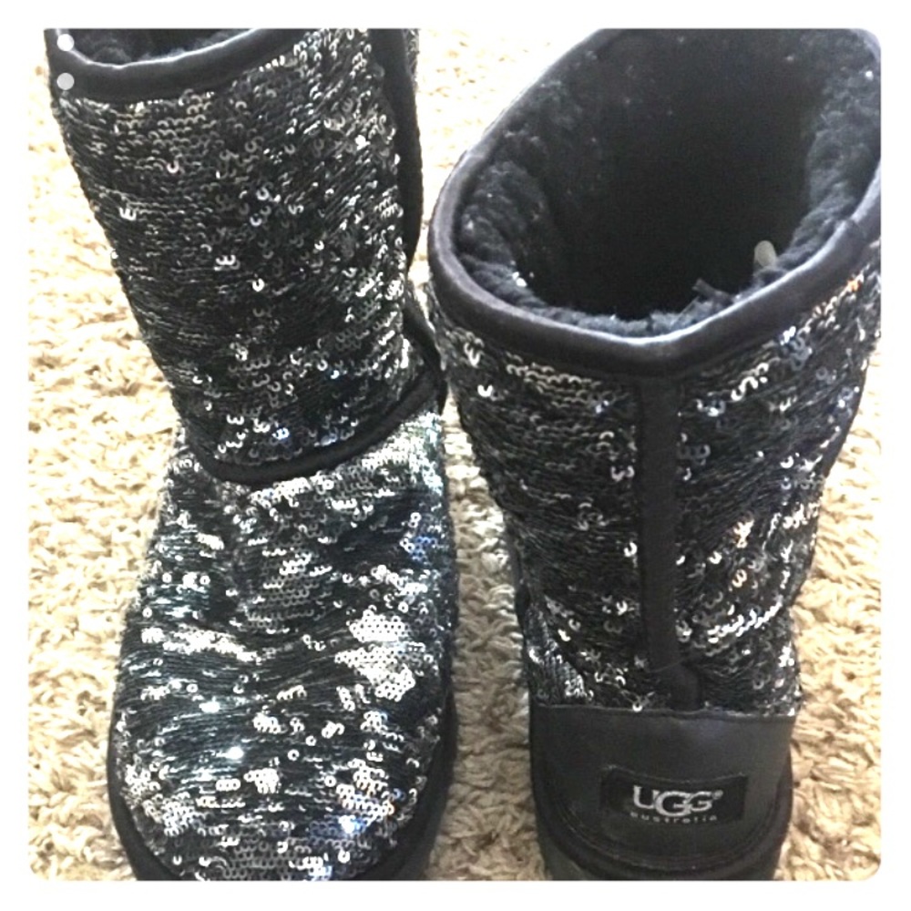 UGG BOOTS SIZE 8