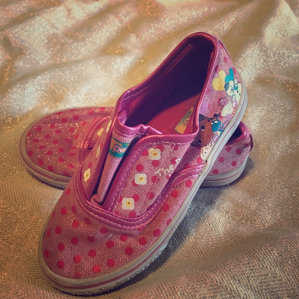 Pink casual shoe