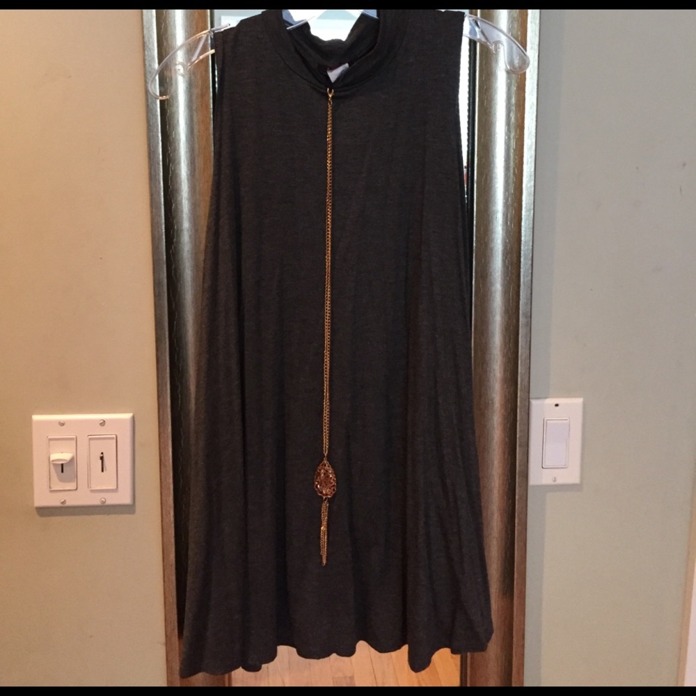 Sleeveless dress with high neck