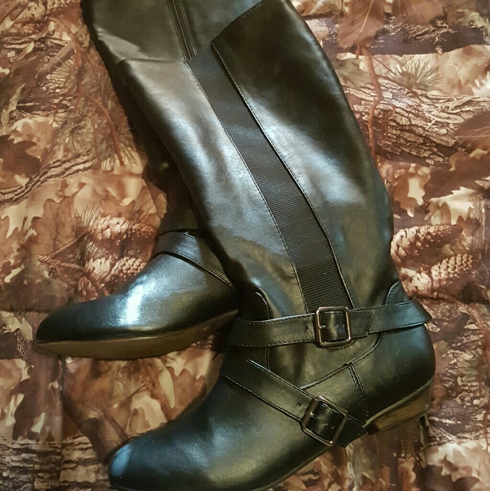 🔴SOLD 🔴 NWOT black boots