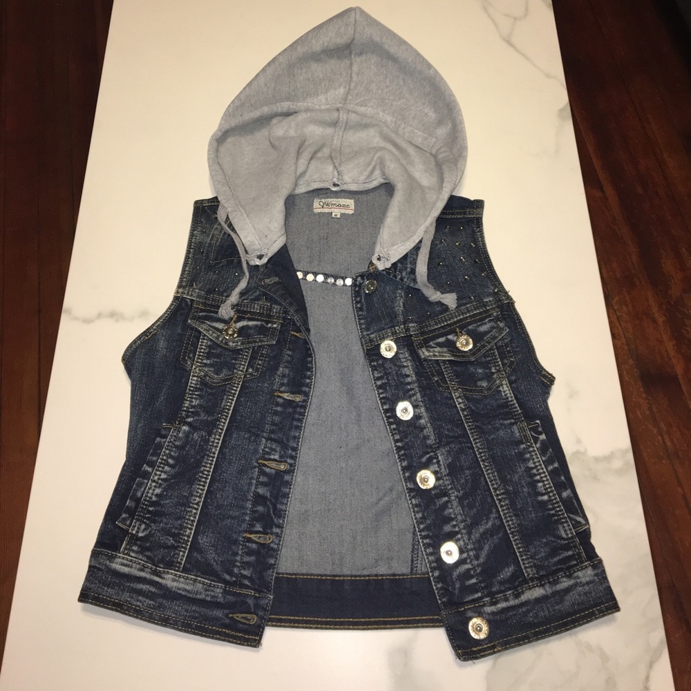 Jean studied hooded vest