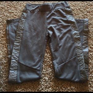 Grey legging with side pleather quilting