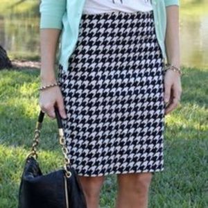 NWOT Houndstooth knee length skirt