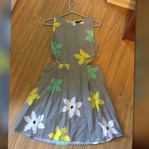 SOLD modcloth dress rockin and floralin - Picture 2 of 2