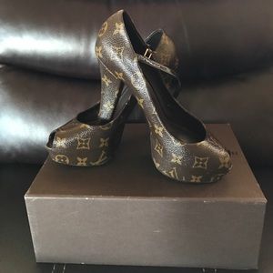Louis Vuitton 100% Authentic Monogram Sandal
