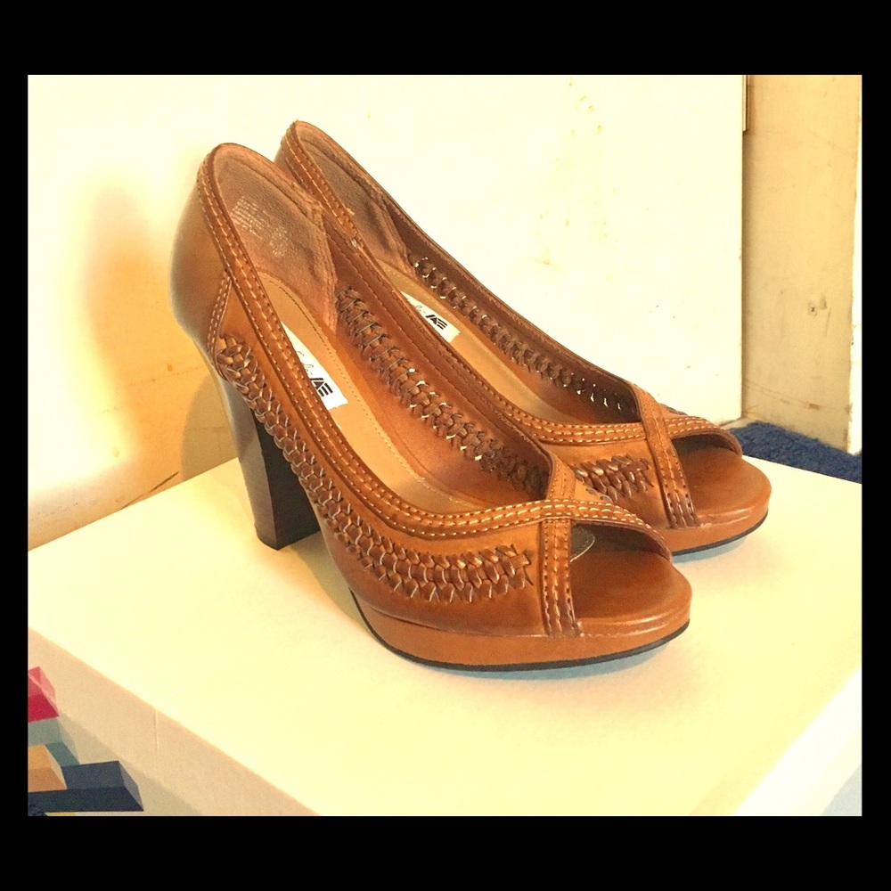 American Eagle braided leather peep toe pumps