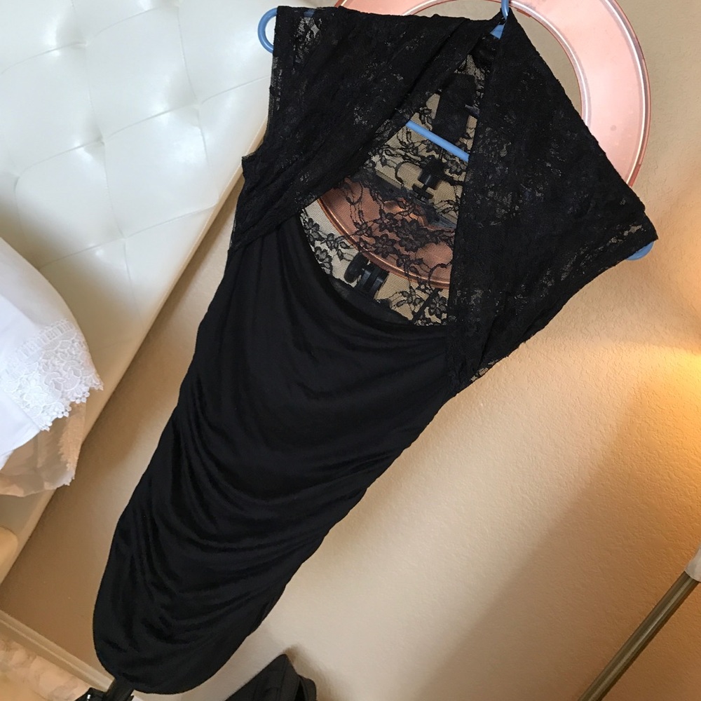Lace shoulder and ruched side tunic dress