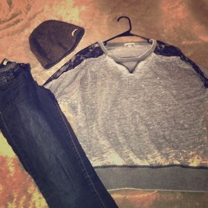 Gray with black lace detail sweater! 🖤