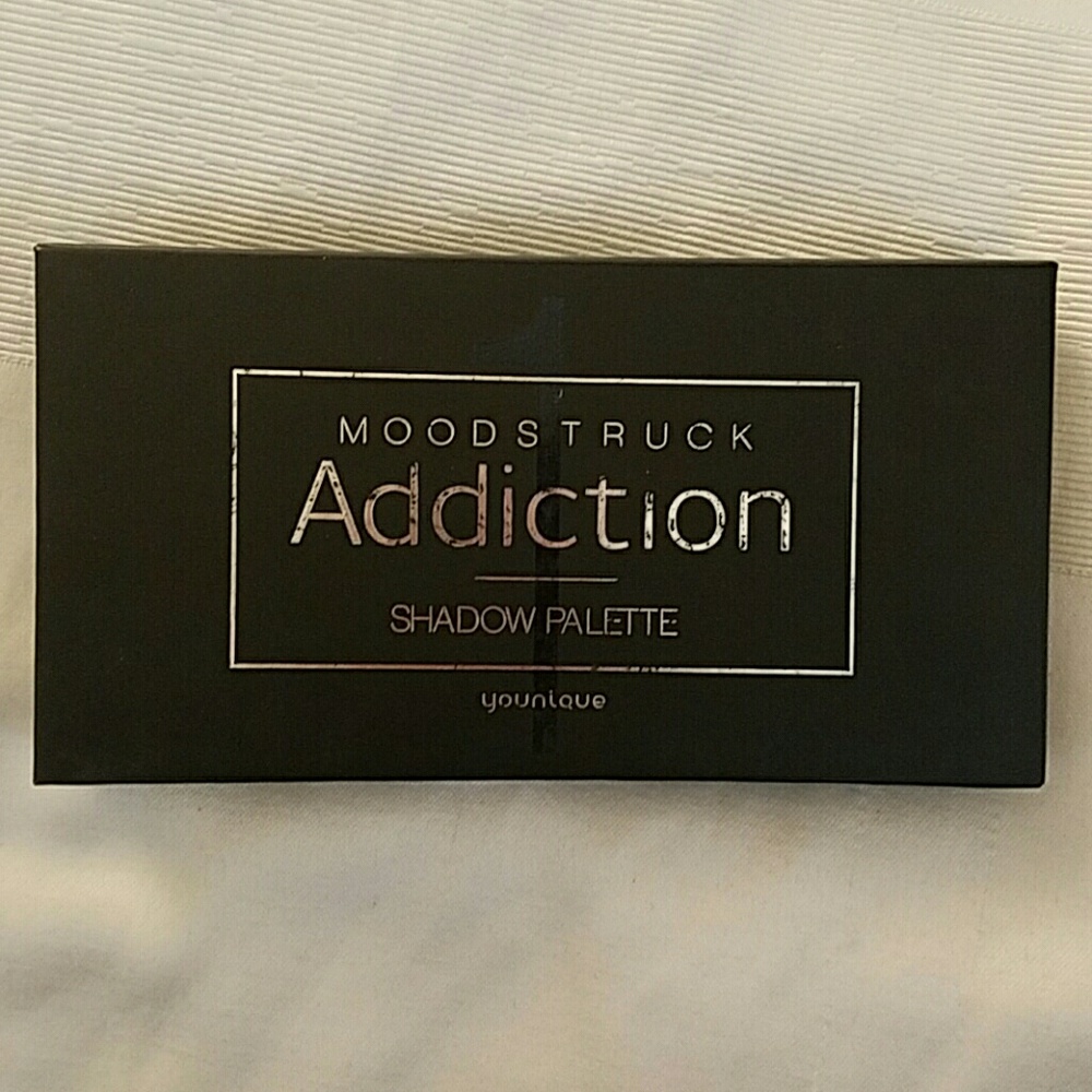 Moodstruck Addiction palette 1 by Younique