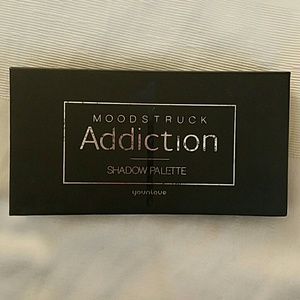 Moodstruck Addiction palette 1 by Younique