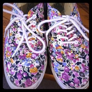 🌸🌷 FLORAL VANS!