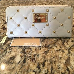 Michael Kors Zip Around Wallet