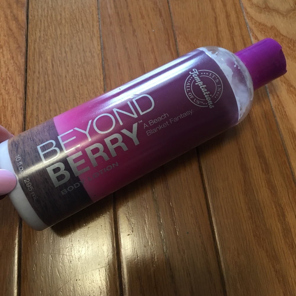 Beyond Berry Lotion - Bath & Body Works