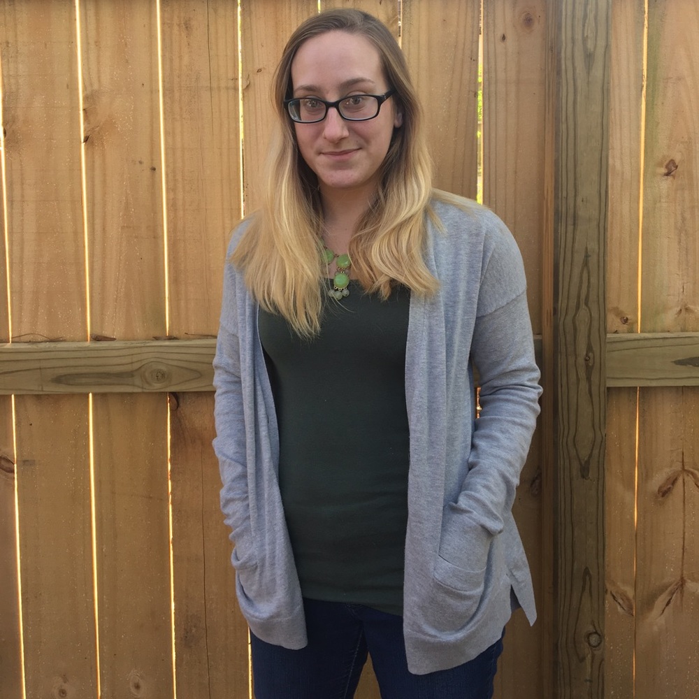 XS grey GAP cardigan with wide pocket.