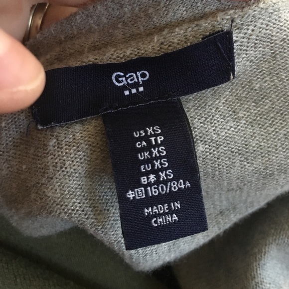 XS grey GAP cardigan with wide pocket. - Picture 4 of 4