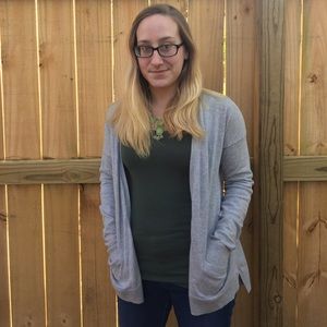 XS grey GAP cardigan with wide pocket.