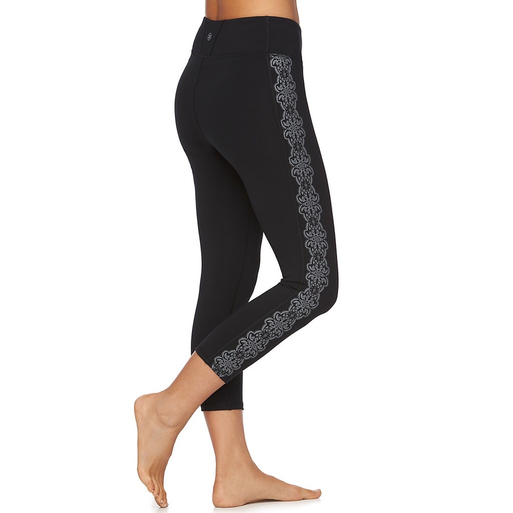 Gaiam Om Billiant Black Yoga Capri Leggings Medium