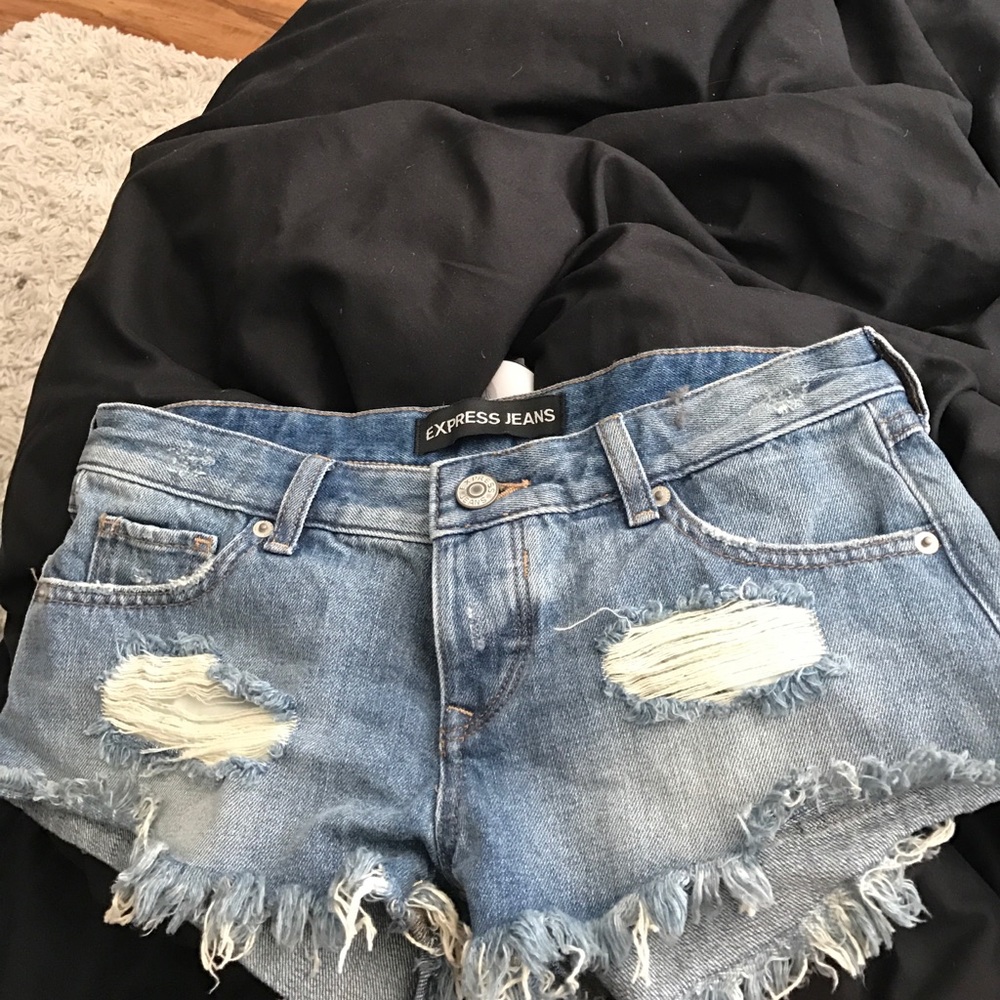 Low rise denim shorts