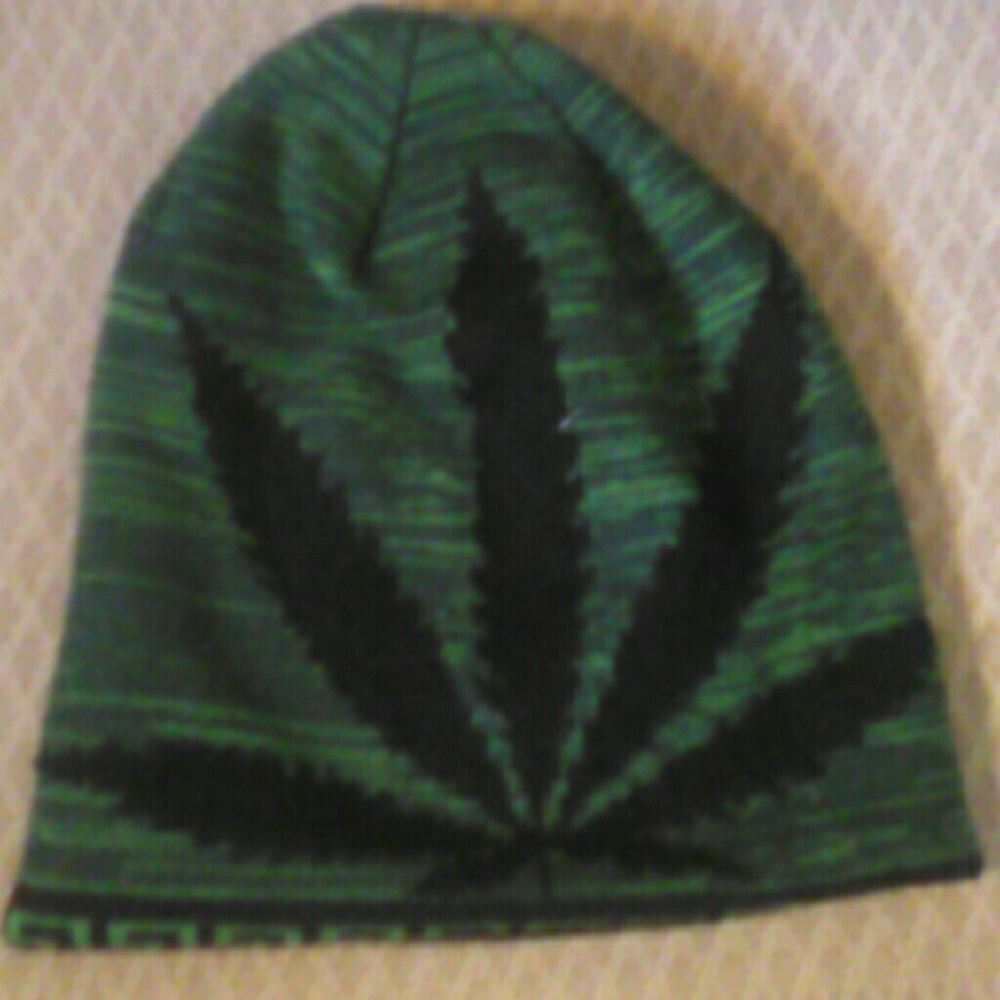 Pot-leaf sock cap