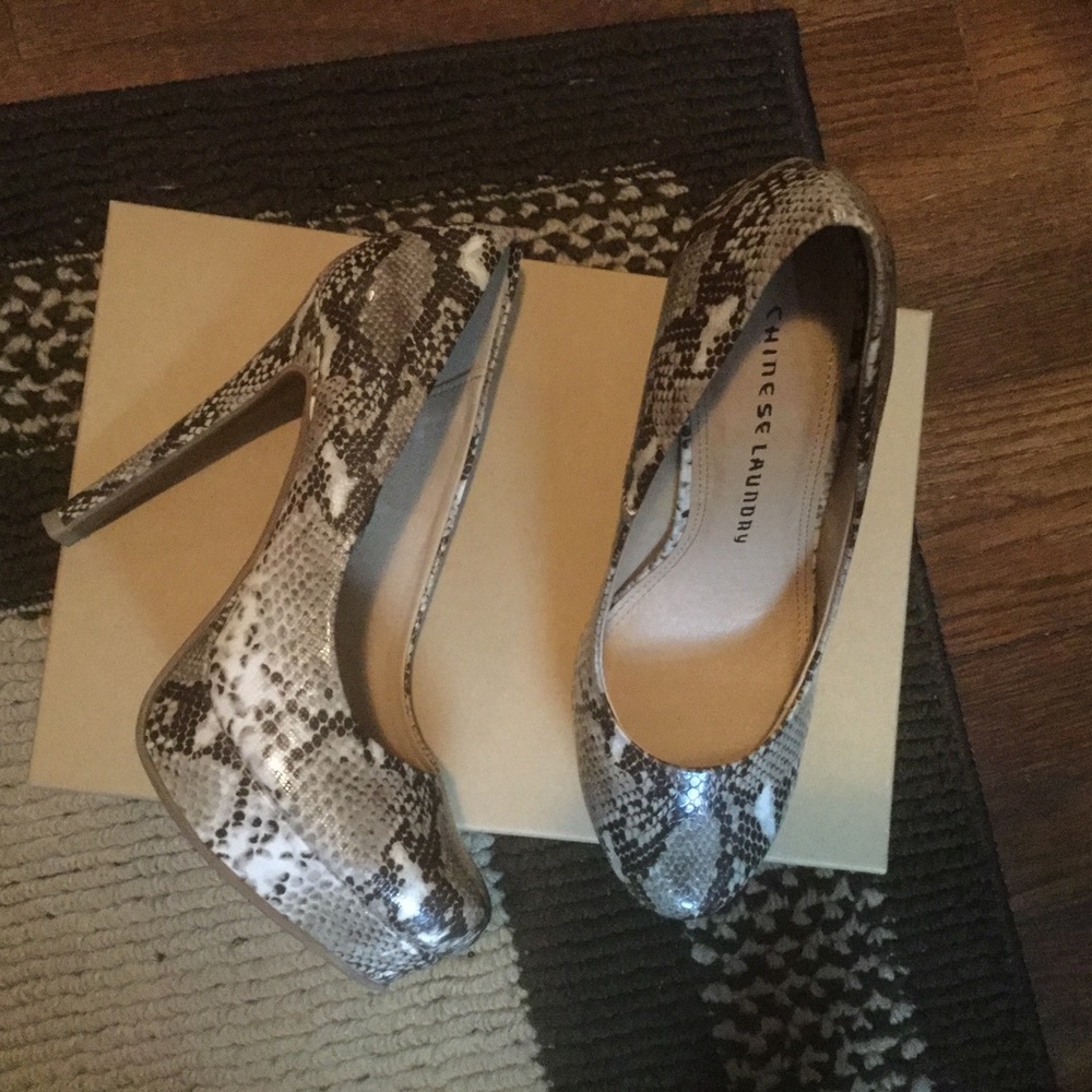 Chinese Laundry Heels - Picture 1 of 3