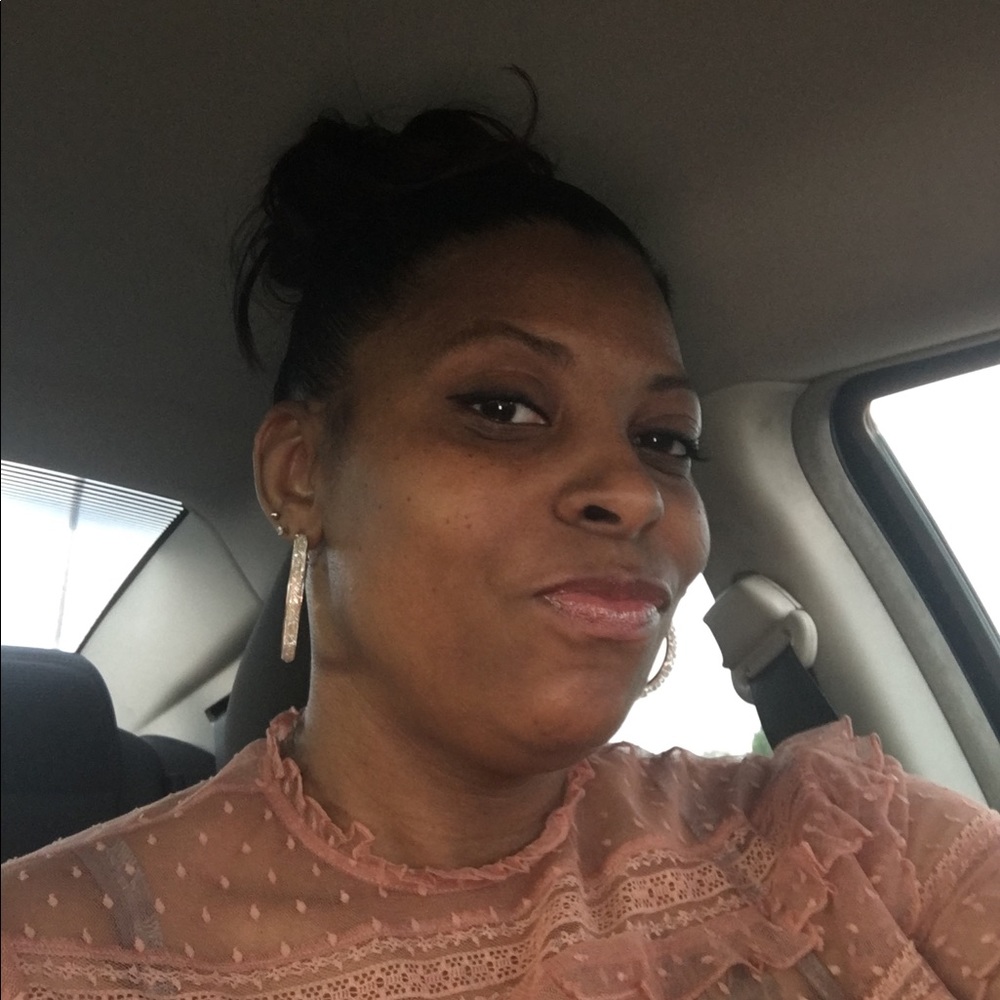 Meet your Posher, Monica