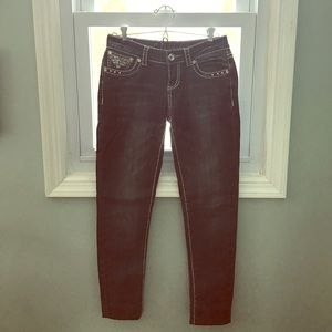 Embellished dark jeans with white stitching!