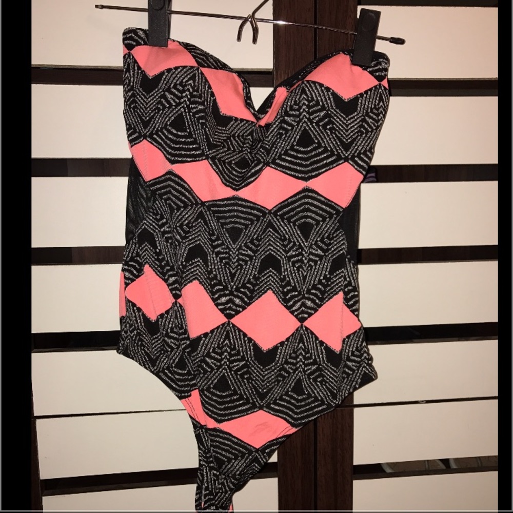 Worn once 2Bebe aztec print bodysuit sz small