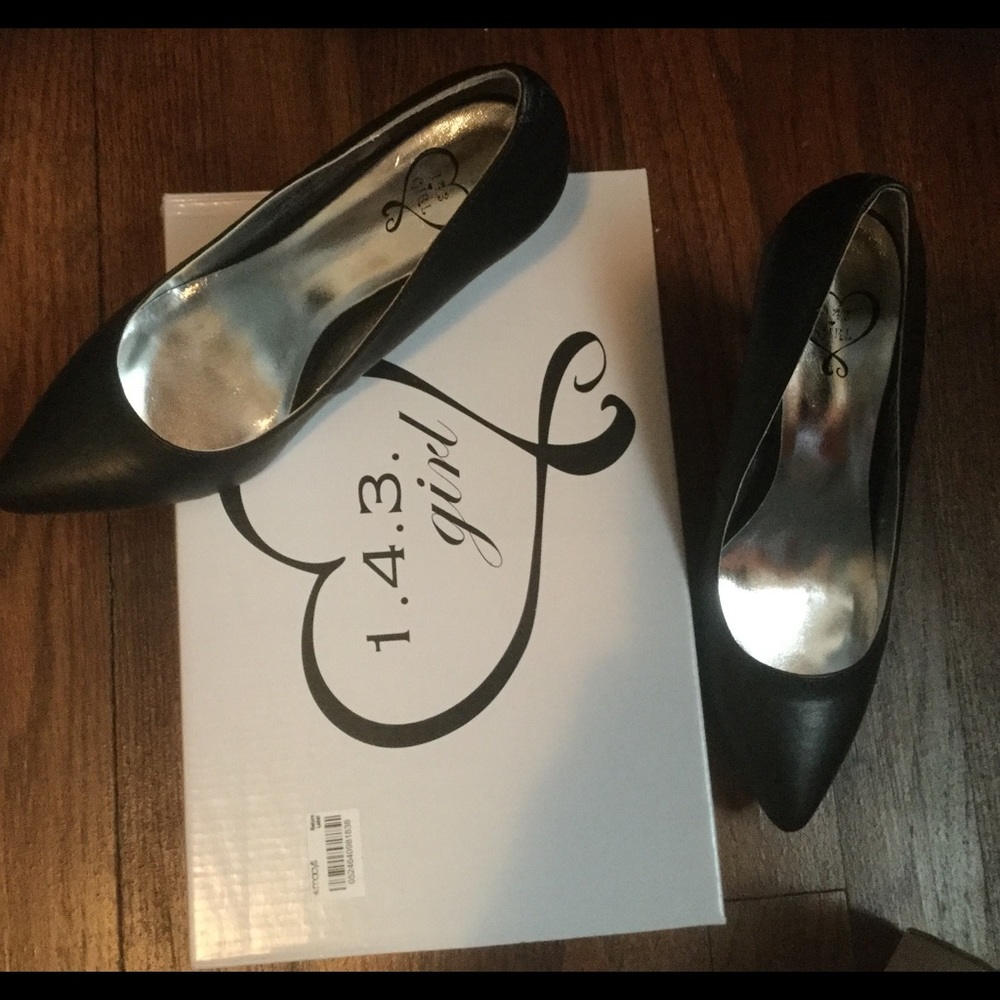 1.4.3. Girl patent leather shoes - NIB