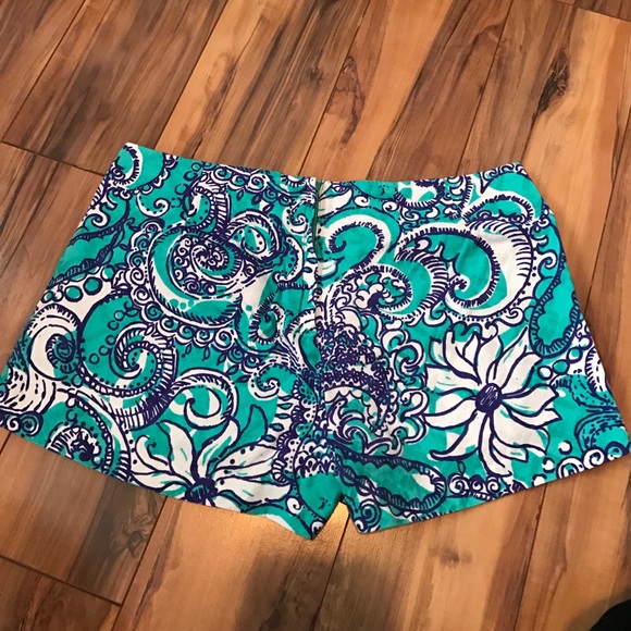 ❌SOLD❌Lilly Pulitzer Shorts - Picture 3 of 3