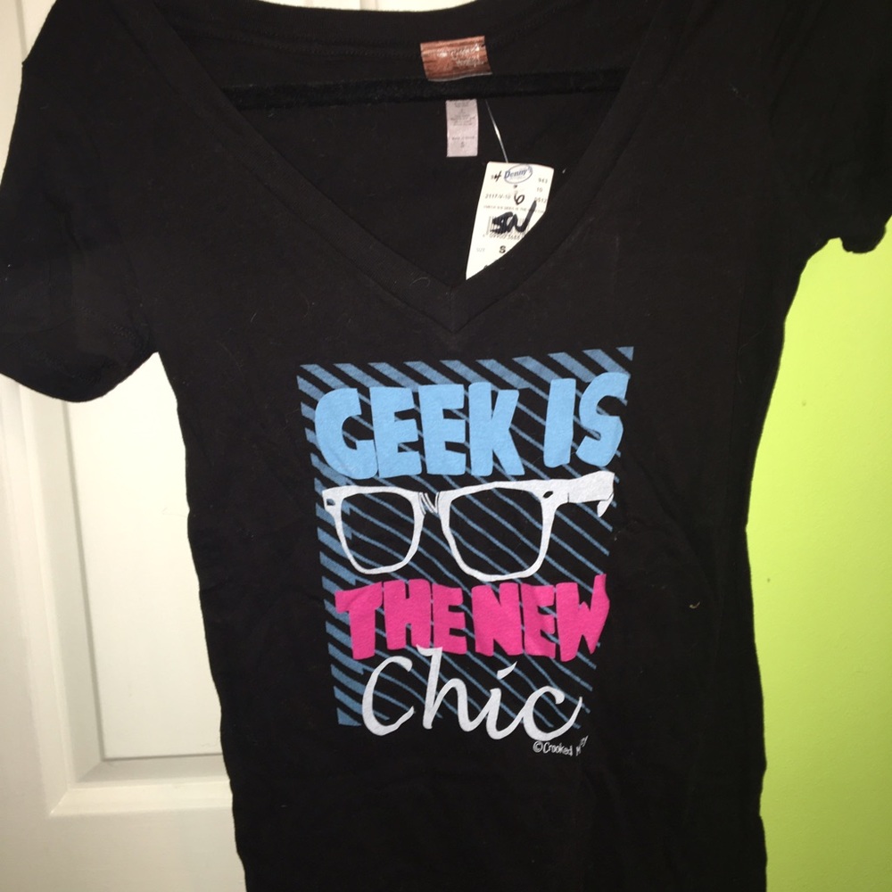 "GEEK IS THE NEW CHIC" V-Neck