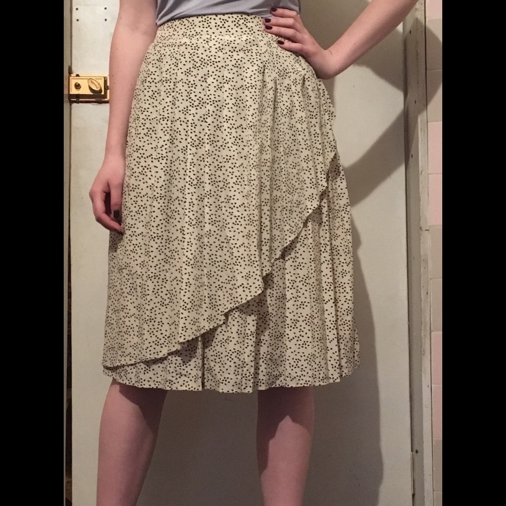Tulle midi skirt w black teardrop spots/pattern