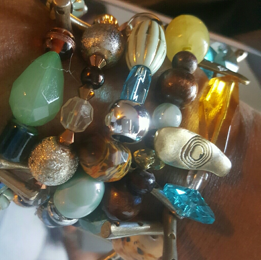 👗👗Simply gorgeous ladies streachy bracelets👗👗