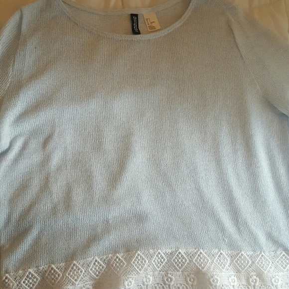 H&M sweater with a crocheted lace hem - Picture 3 of 3