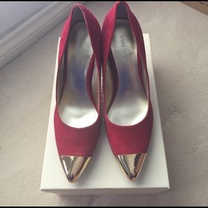 NWT Nine West red suede heels with gold accent
