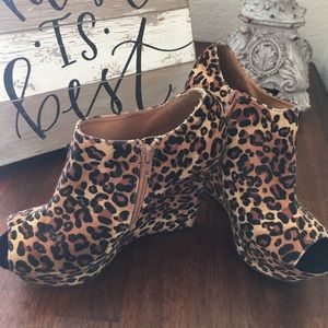 LEOPARD WEDGES!