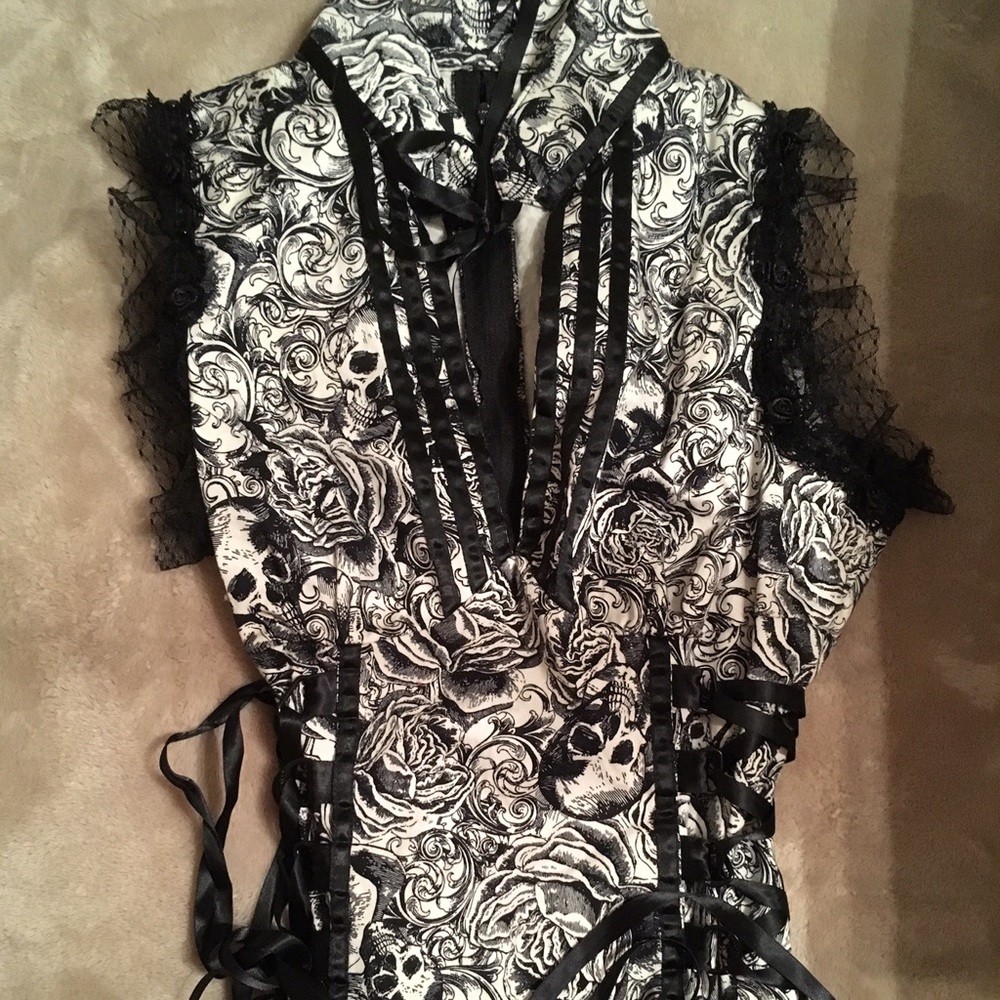 skull corset top- picture does it no justice
