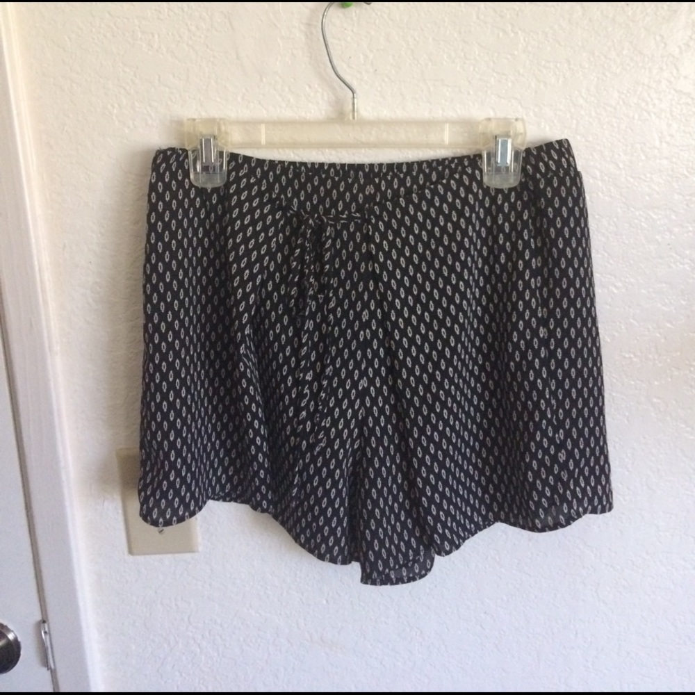 Black pattered shorts