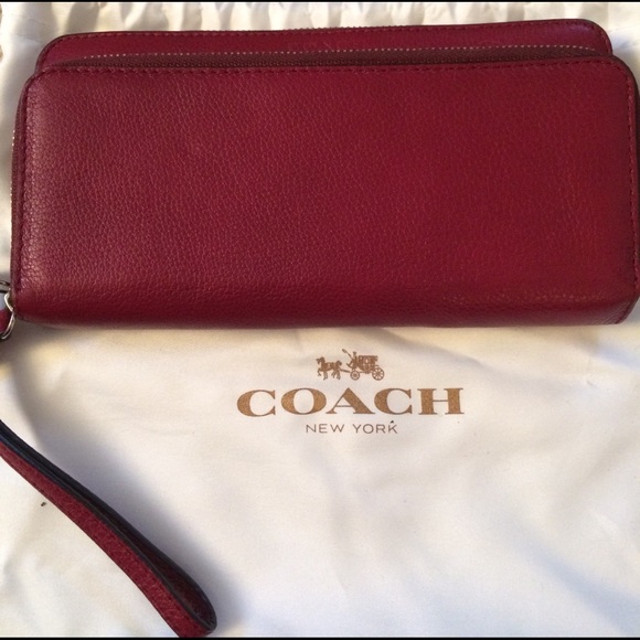 Coach Handbags - Coach wallet/wristlet