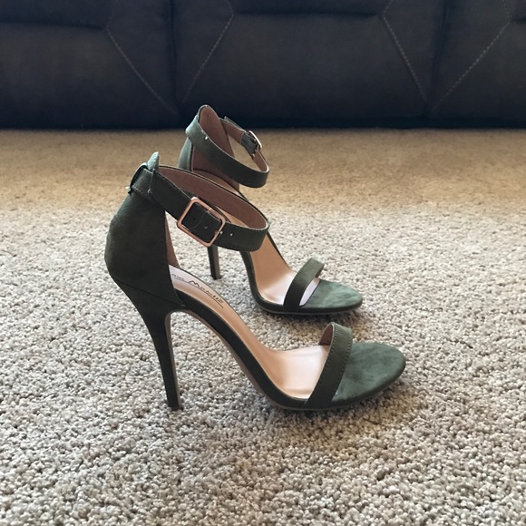 Heels - Picture 1 of 2